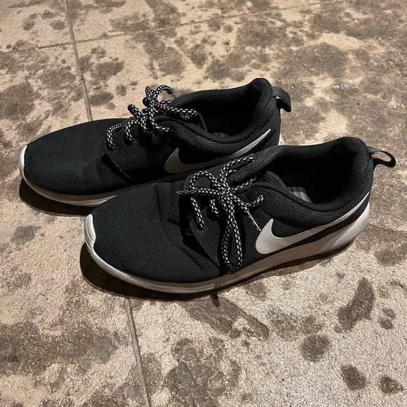 Black Nike Roche - Picture 3 of 4